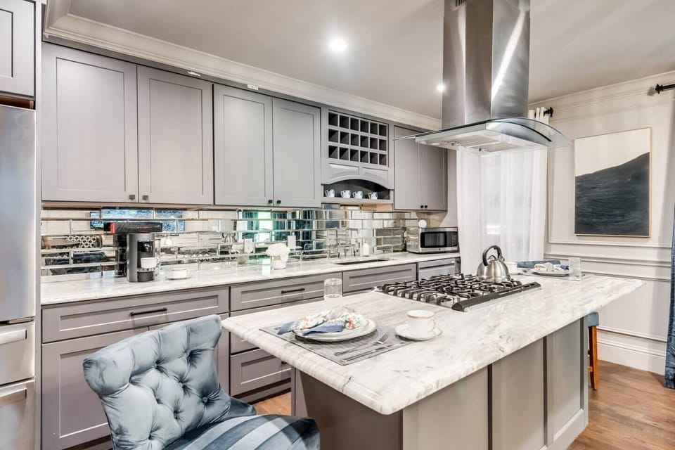 Enjoy your morning coffee at the island in our fully equipped gourmet kitchen.