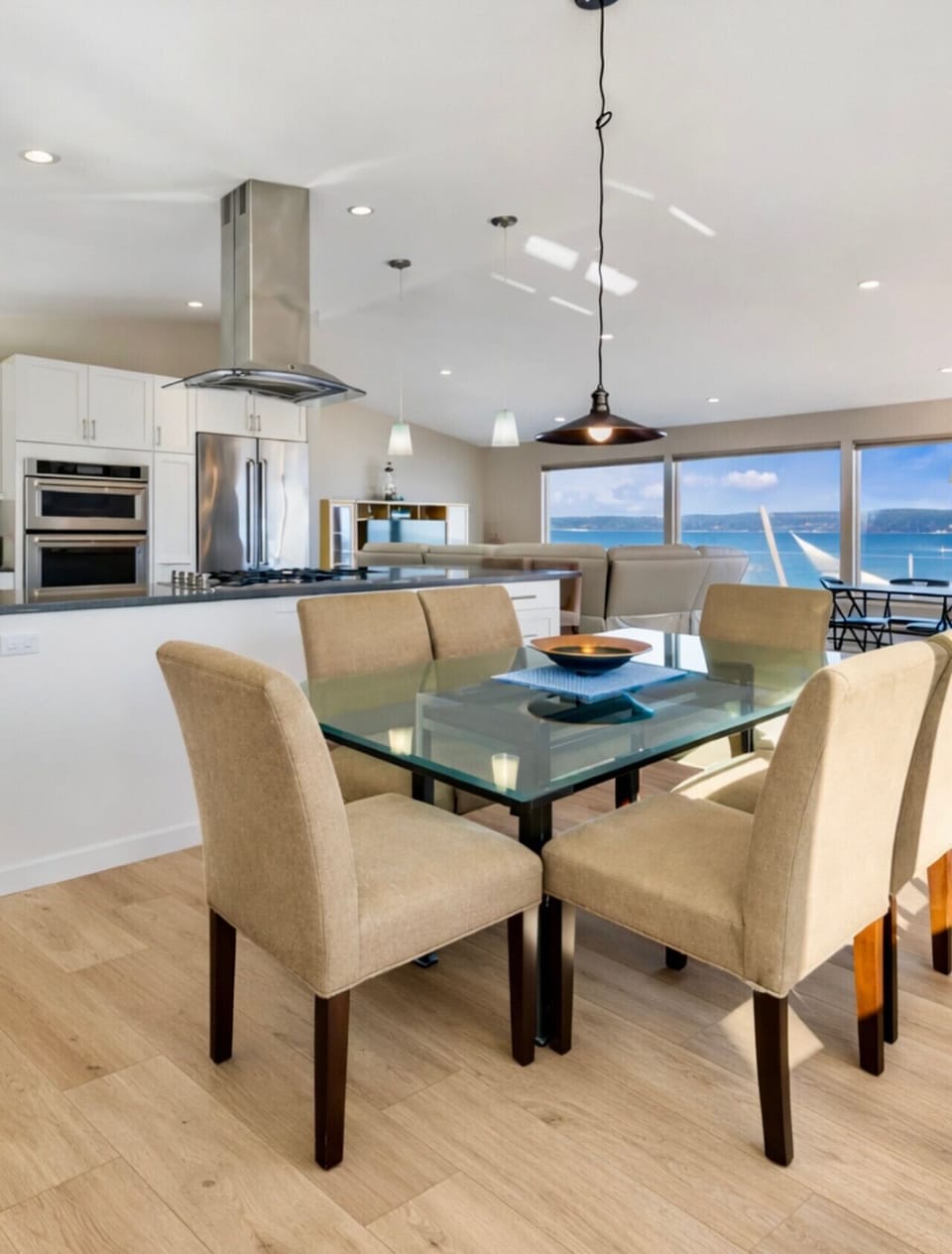 Dinning Room Table & Chairs / Open Kitchen