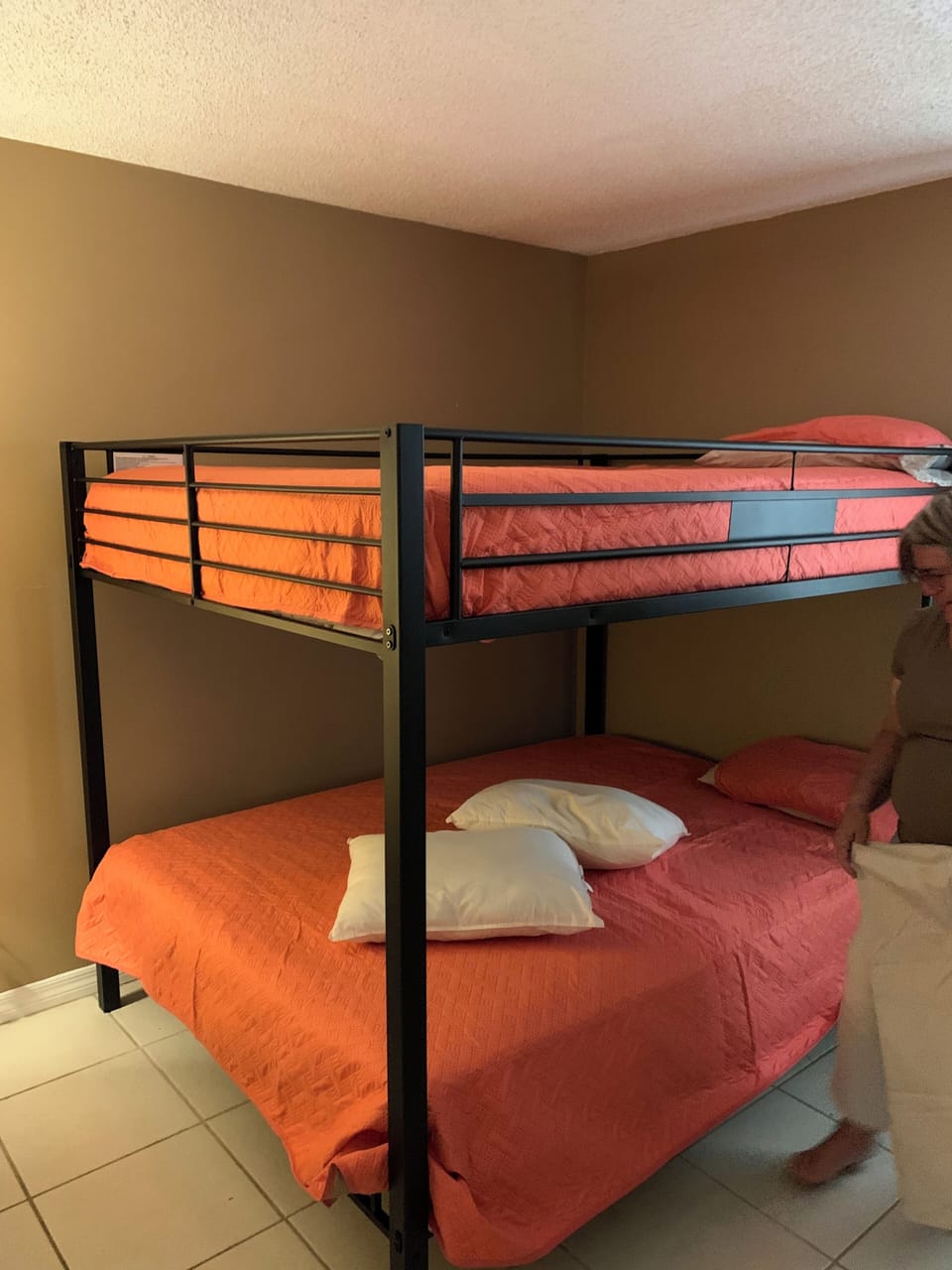 2nd bedroom with queen bunks