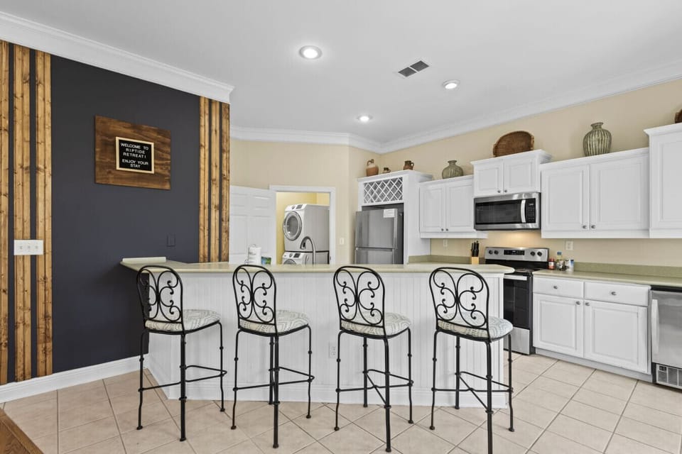 Fully Stocked Kitchen with Eat-In Bar Seating