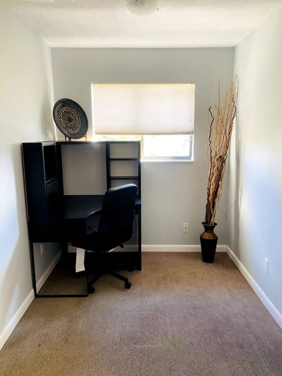 UPSTAIRS MASTER MEDROOM WORKSTATION