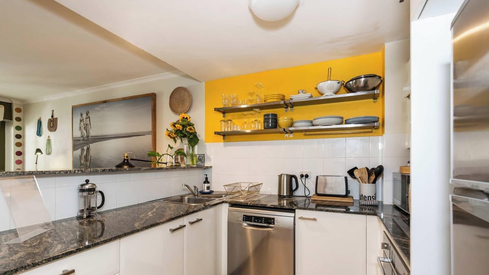 Very spacious kitchen with plenty of bench space.and also hasBosch dishwasher 