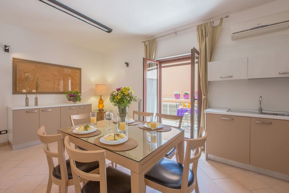 Furniture, Flooring, Interior Design, Floor, Kitchen & Dining Room Table, Chair, Table, Apartment, Dining Room, Countertop