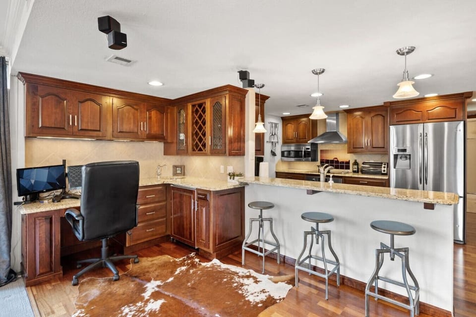 Fully Stocked Kitchen with Granite Countertops and New Appliances