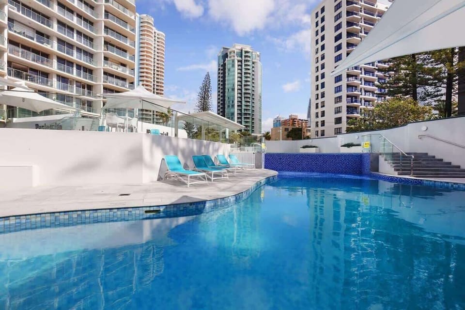 Infinity Pool 
