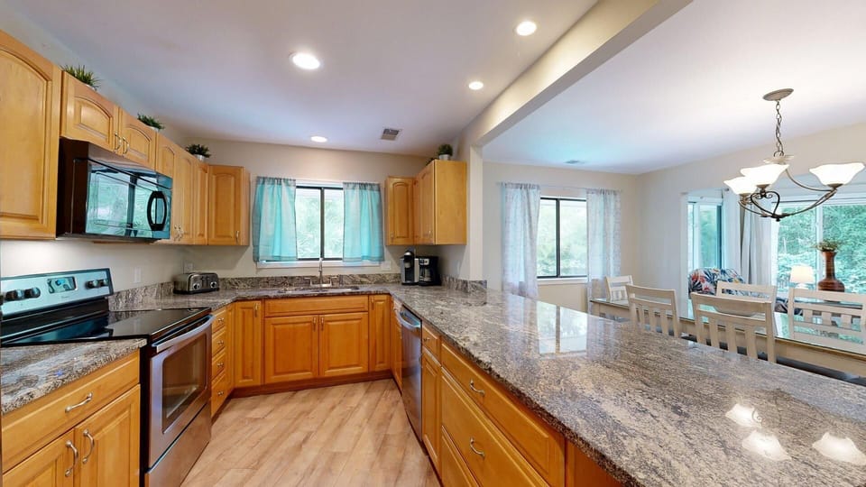 Fully Stocked Kitchen