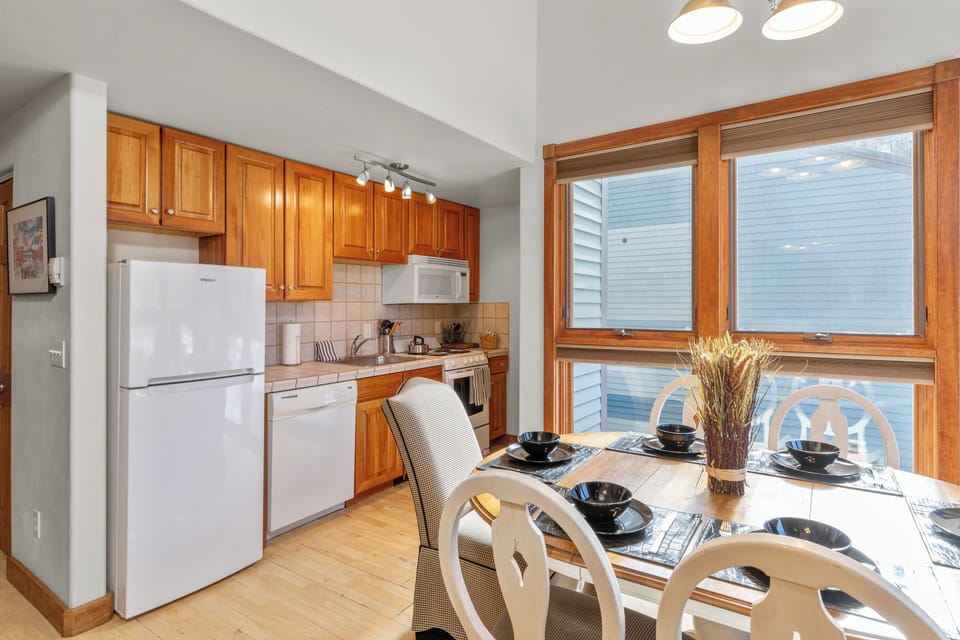 Kitchen  - Telluride Lodge 338 - Vivid Vacation Rentals - Kitchen  - Telluride Lodge 338 - Vivid Vacation Rentals