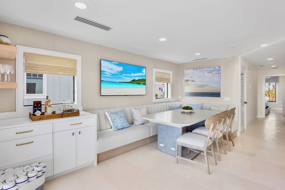 Dry Bar, Seating Area