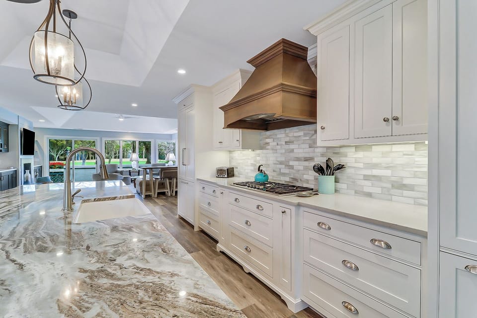 32 Full Sweep | Kitchen
