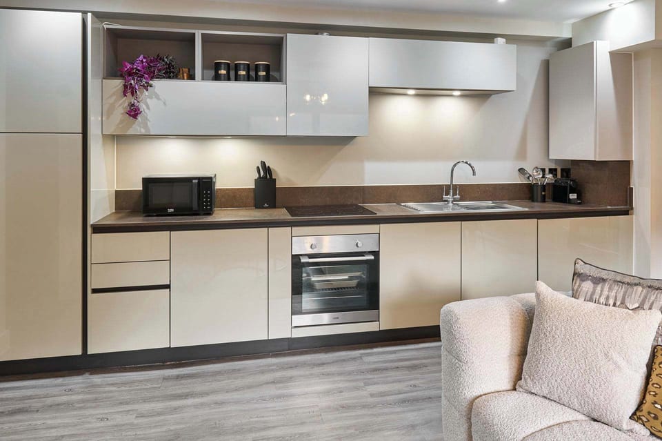 Chic Townhouse by the Docks, Liverpool - Host & Stay