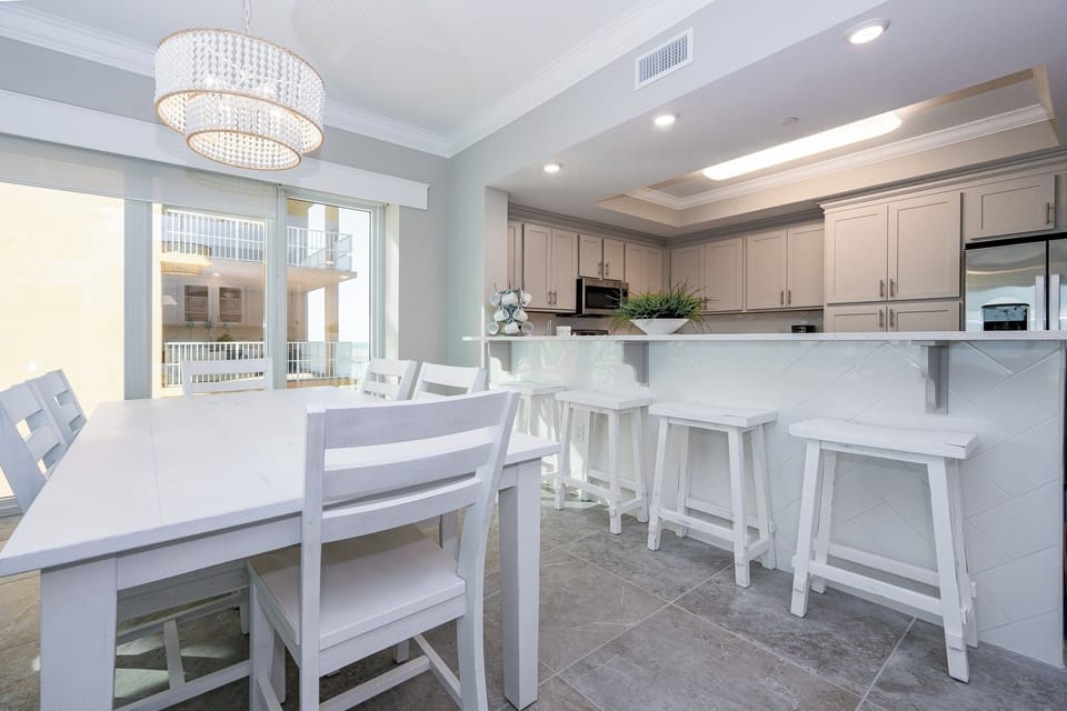 Sip your morning coffee at the breakfast bar and get ready for a beach day in this stylish space