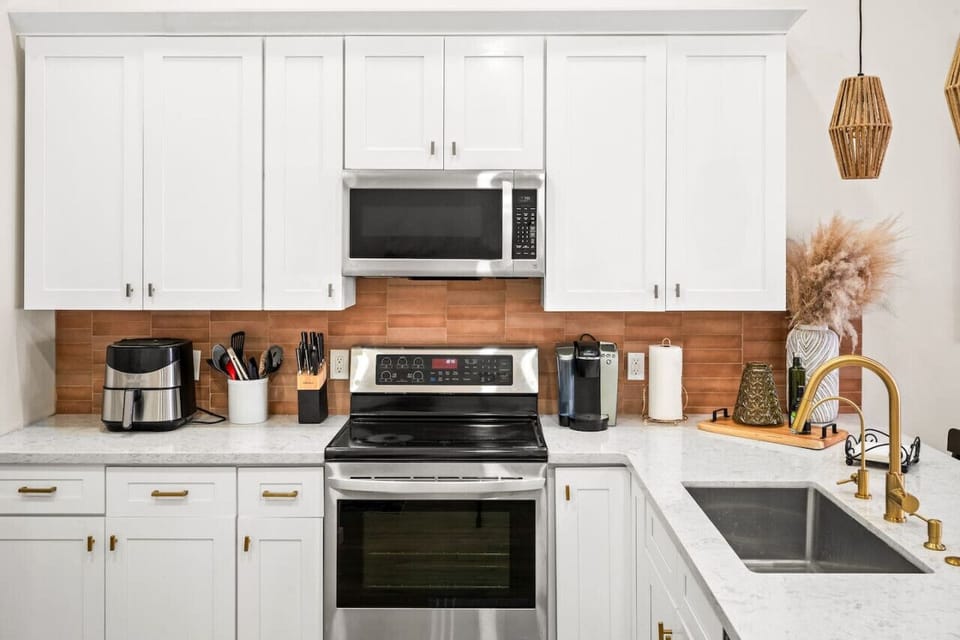 Fully-equipped kitchen for your daily needs.