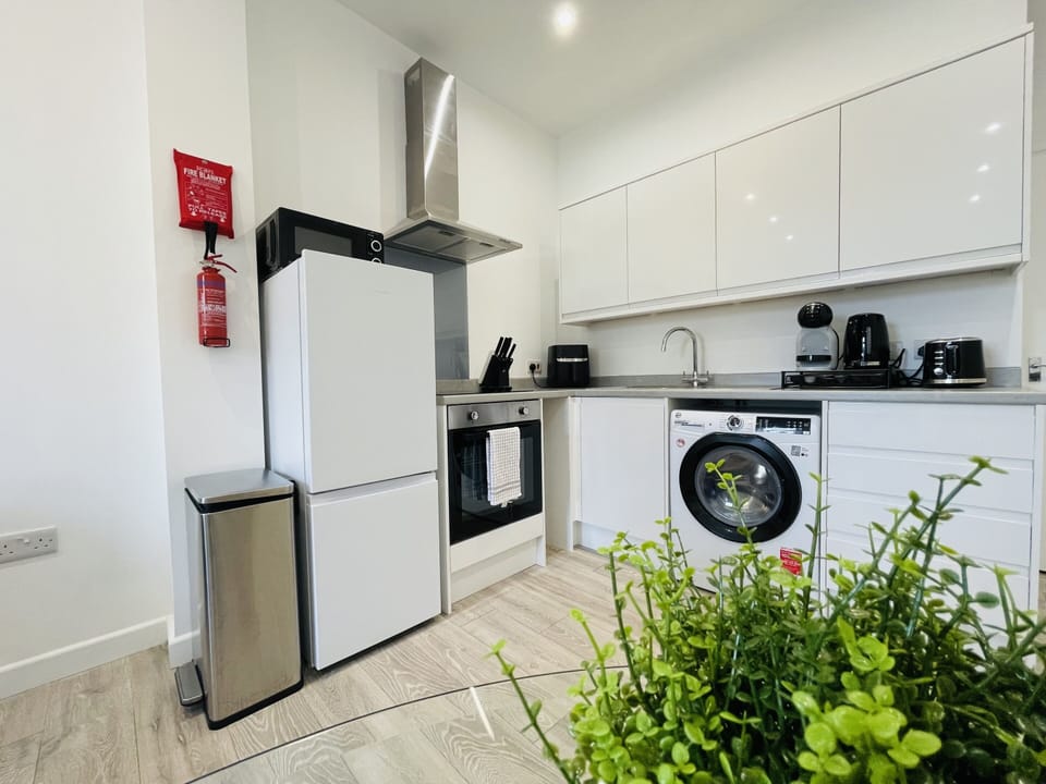 Modern, Fully-Equipped Kitchen