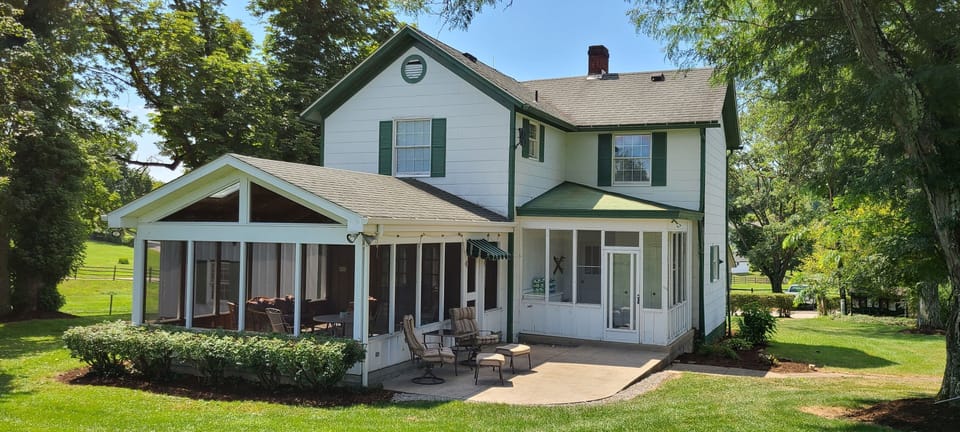 Back view of The Farmhouse at Lindwood