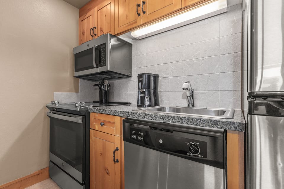 Microwave, Oven, Indoors, Sink, Sink Faucet