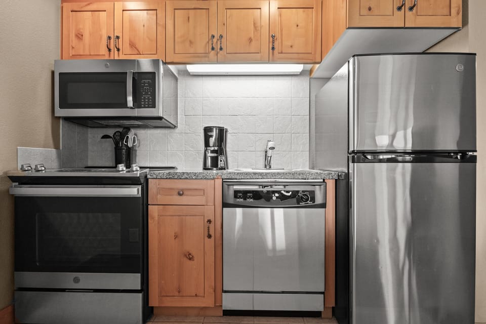 Refrigerator, Microwave, Oven, Sink, Sink Faucet