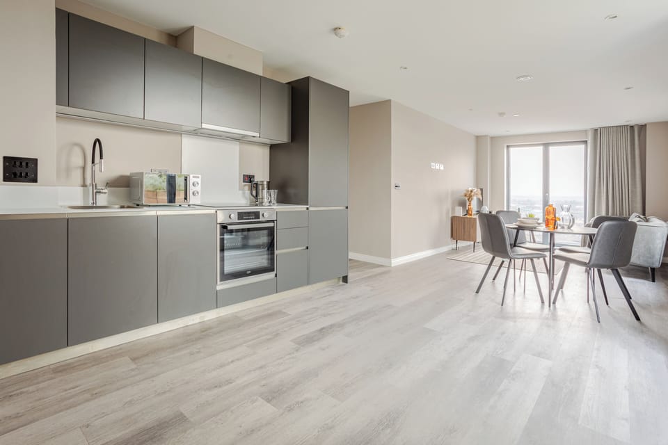 Kitchen / Dining Area