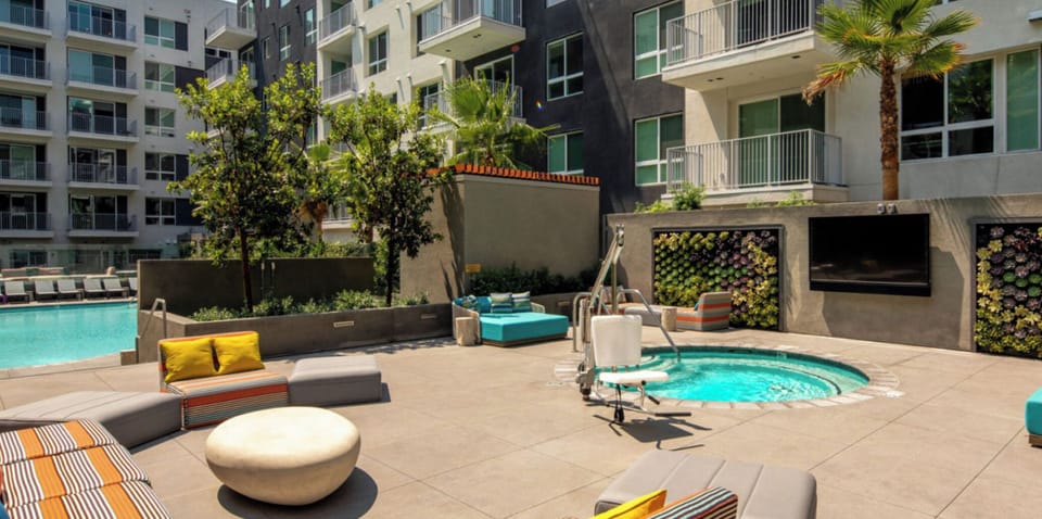 Pool with outdoor showers, hot tub and lounge furniture