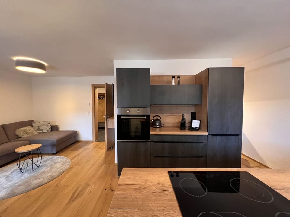 Cabinetry, Furniture, Couch, Building, Wood, Comfort, Countertop, Flooring, Interior Design, Living Room