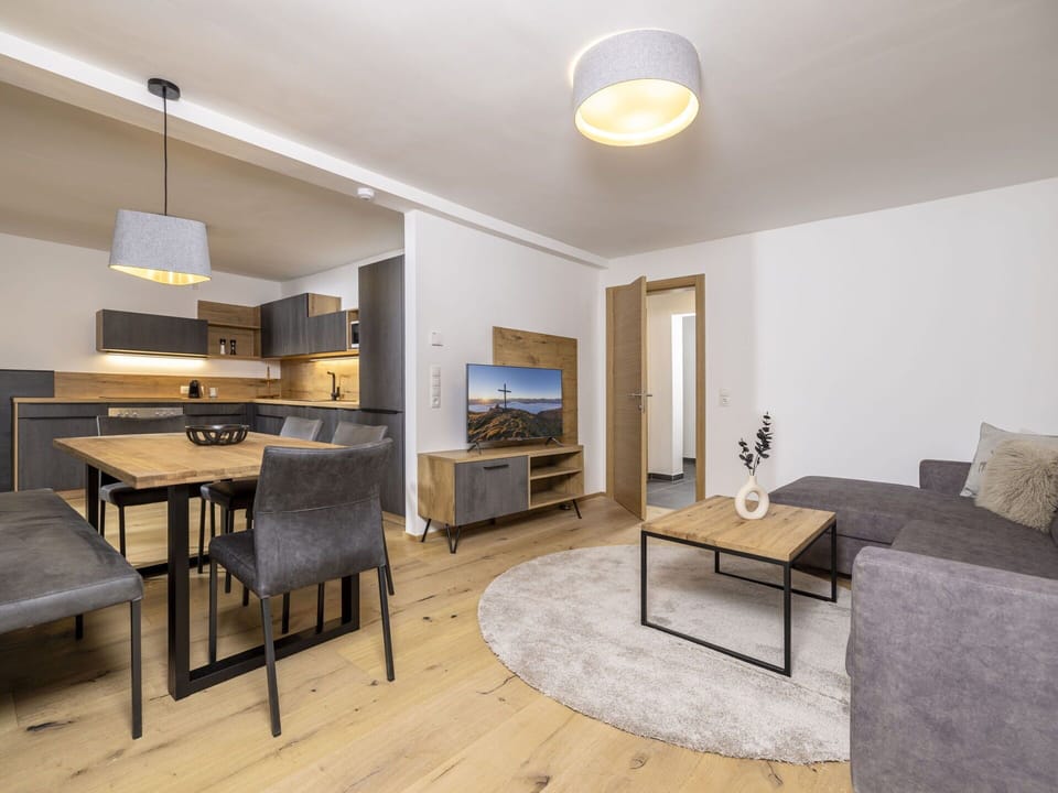 Table, Furniture, Building, Couch, Wood, Interior Design, House, Houseplant, Architecture, Drawer