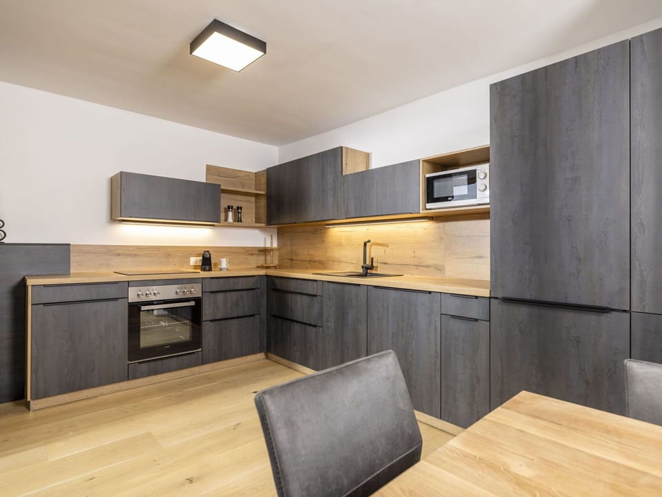 Cabinetry, Countertop, Property, Furniture, Kitchen, Building, Wood, Kitchen Stove, Interior Design, Flooring