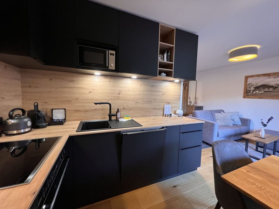 Cabinetry, Kitchen Sink, Countertop, Furniture, Tap, Sink, Table, Kitchen Stove, Wood, Kitchen