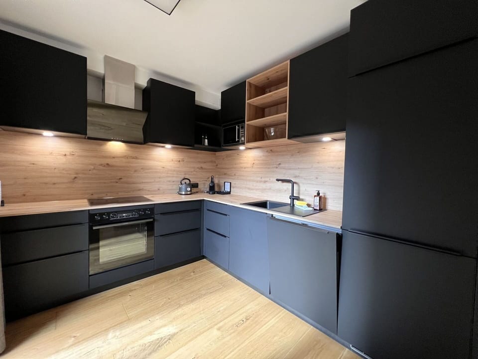 Cabinetry, Countertop, Tap, Property, Sink, Building, Kitchen, Kitchen Stove, Interior Design, Wood