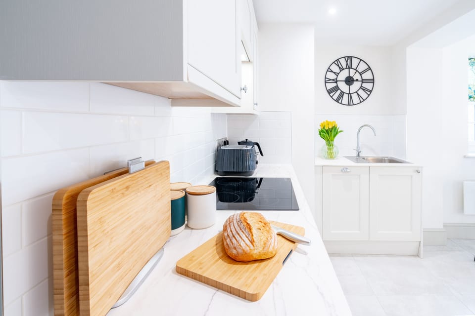 Ground Floor: Fully fitted kitchen with dishwasher