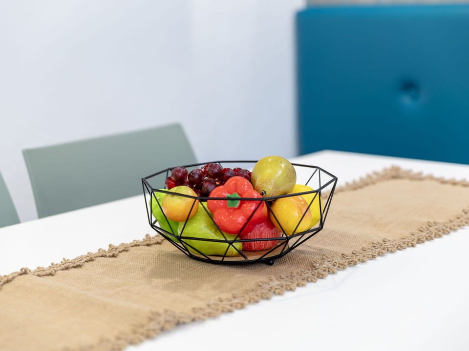 Tableware, Fruit, Food, Linens, Serveware, Dishware, Natural Material, Tablecloth