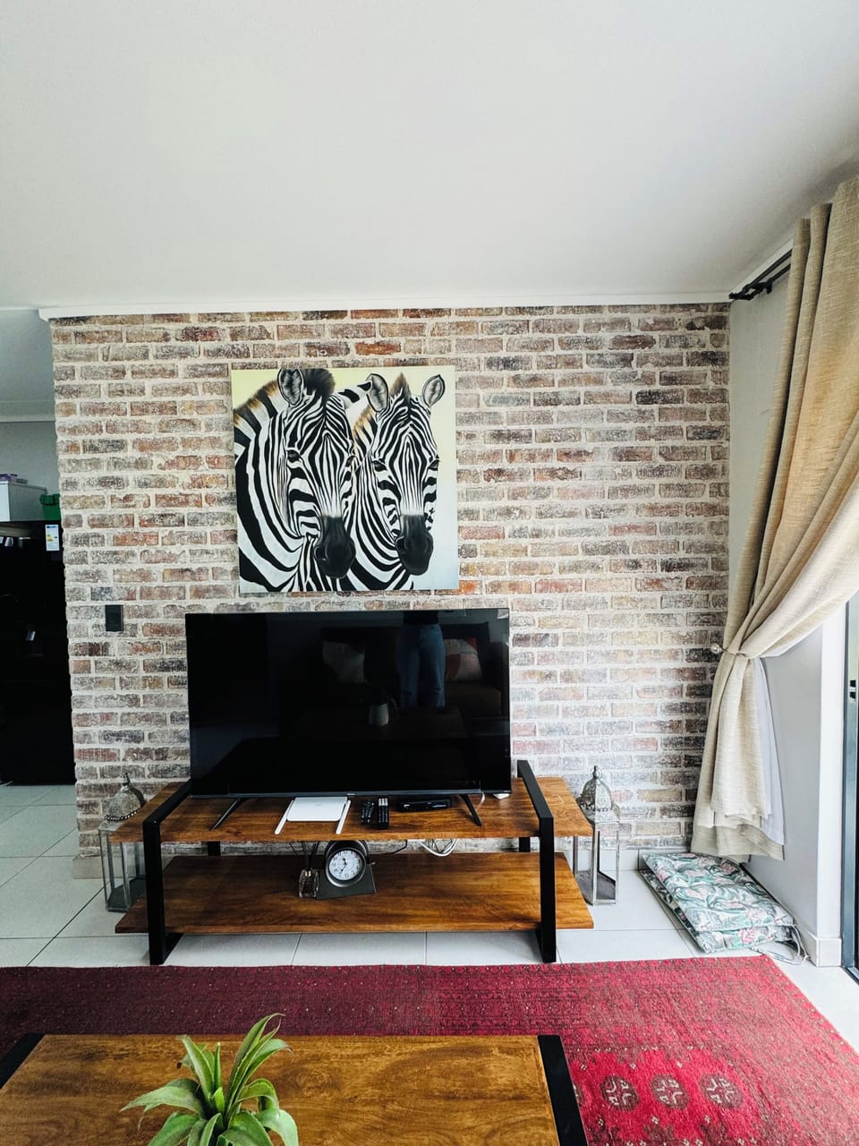 58 inch Smart TV with WI-FI Router