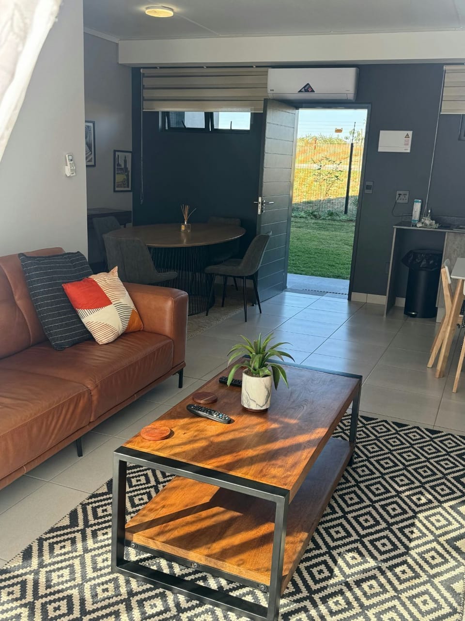 Sitting area & dining area