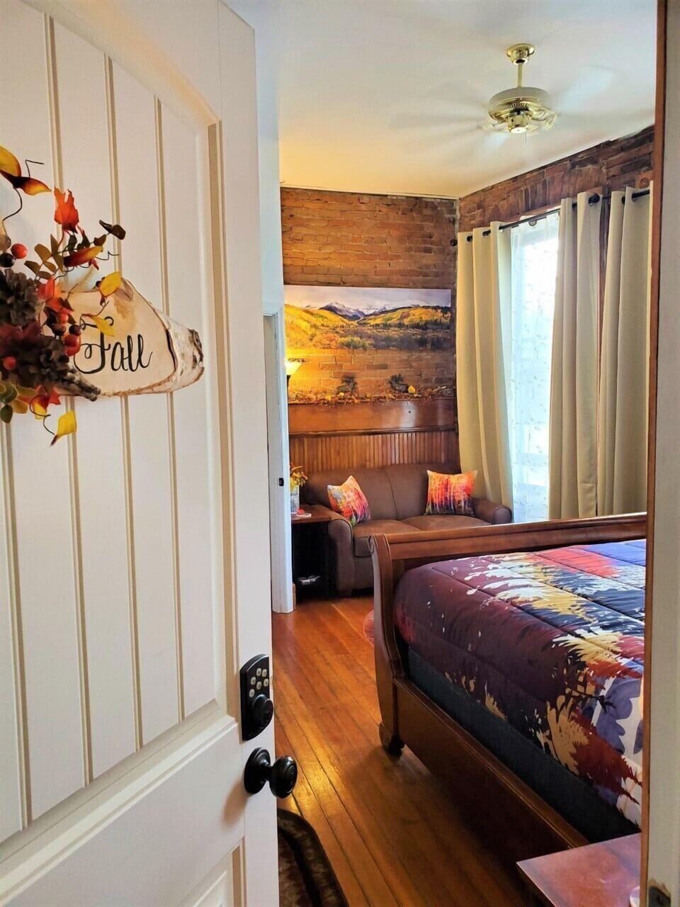Welcome to the Fall Suite