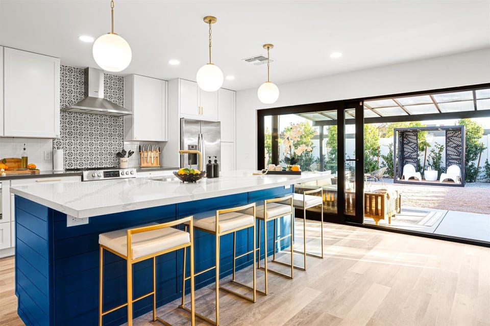 Fully equipped kitchen with large island