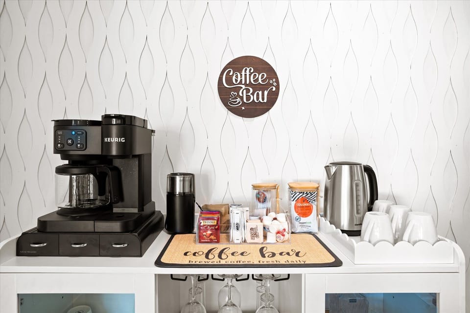 Coffee bar with drip coffee maker and Keurig