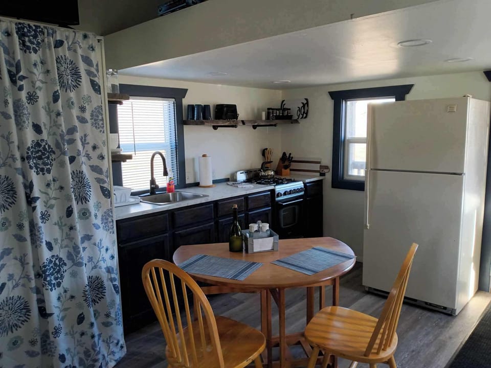 Kitchen and dining table