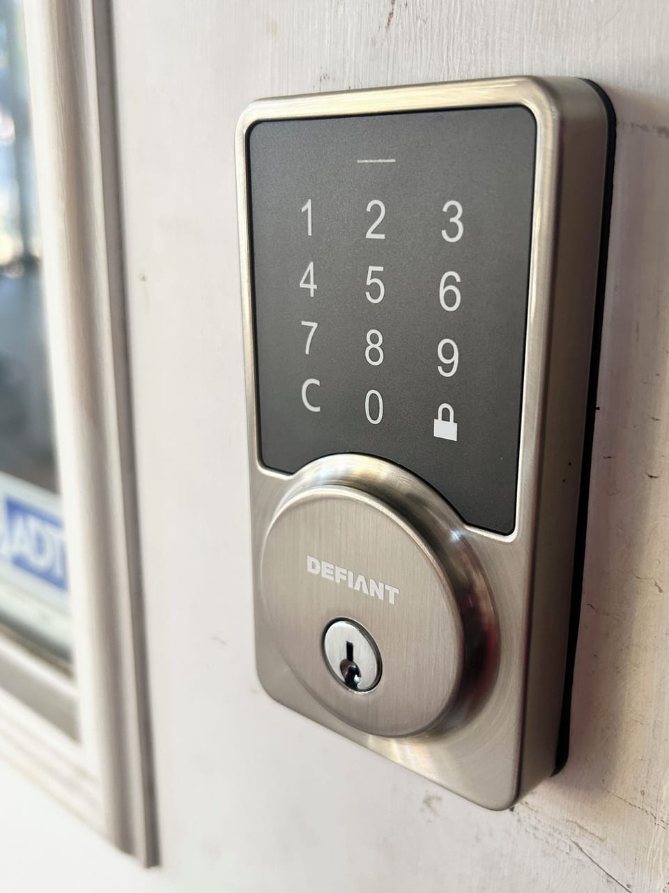 24 hours before check-in a door code will be sent