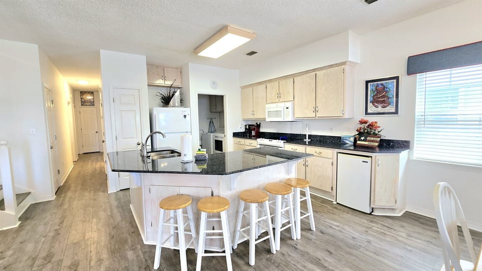 kitchen with breakfast bar