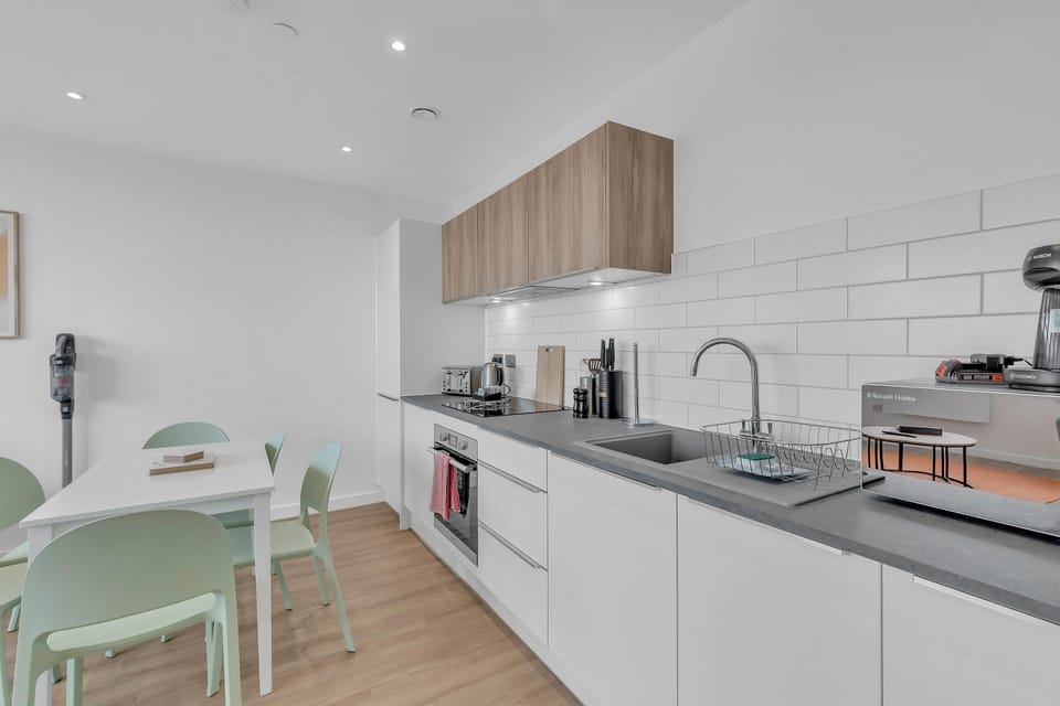 A fully equipped kitchen with modern amenities 