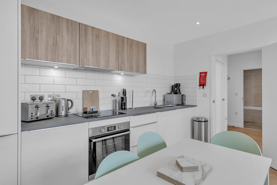 A fully equipped kitchen with modern amenities 