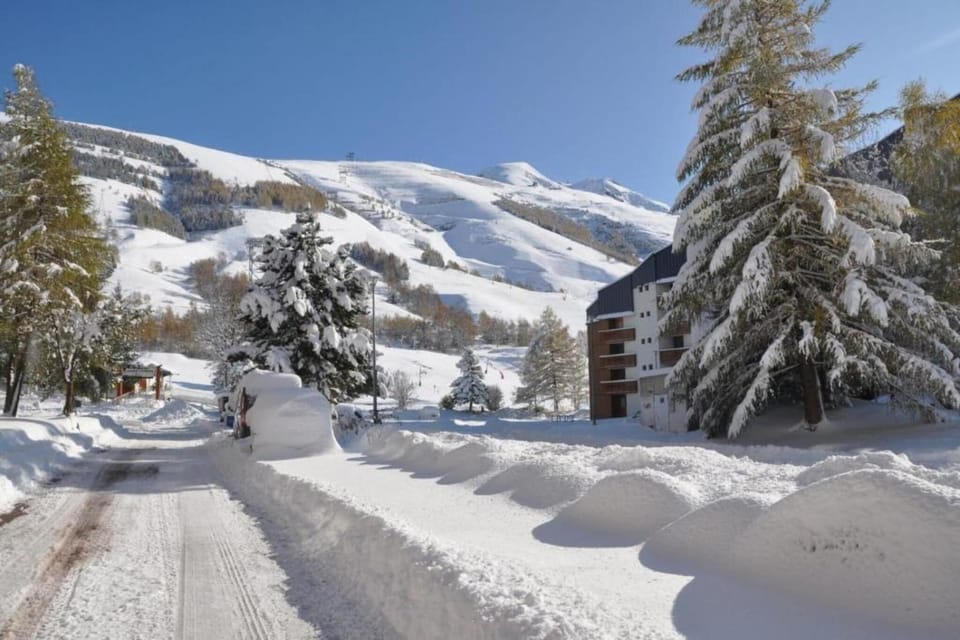 Region [winter] (>5 km)