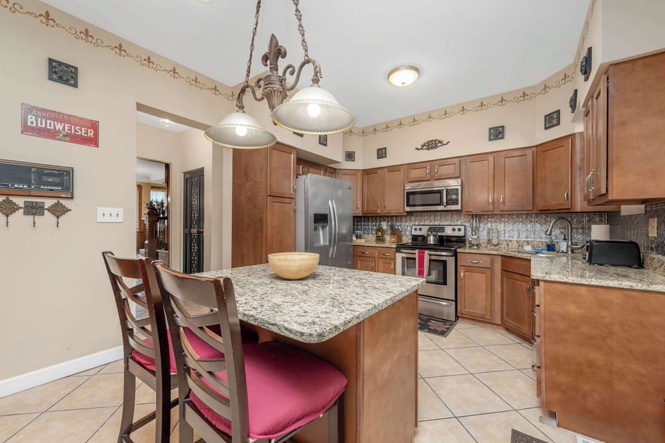 The granite countertops and stainless steel appliances create an inviting atmosphere for culinary creativity. #CulinaryHaven