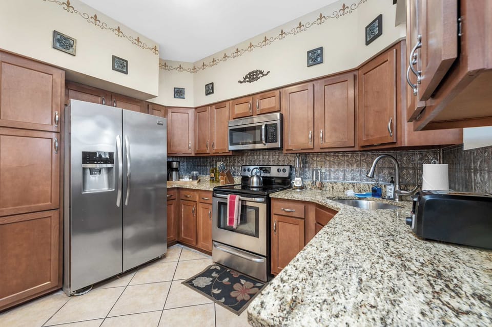 The granite countertops and stainless steel appliances create an inviting atmosphere for culinary creativity. #CulinaryHaven