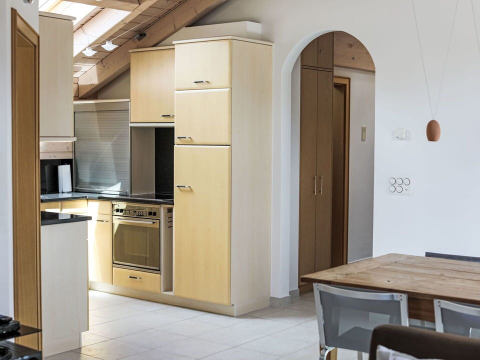 Kitchen Appliance, Kitchen, Interior Design, Wood, Furniture, Flooring, Major Appliance, Cabinetry, Countertop, Ceiling