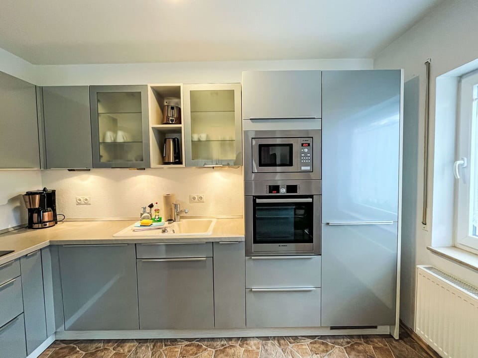 Kitchen Appliance, Kitchen, Cabinetry, Major Appliance, Countertop, Wood, Flooring, Home Appliance, Furniture, Interior Design