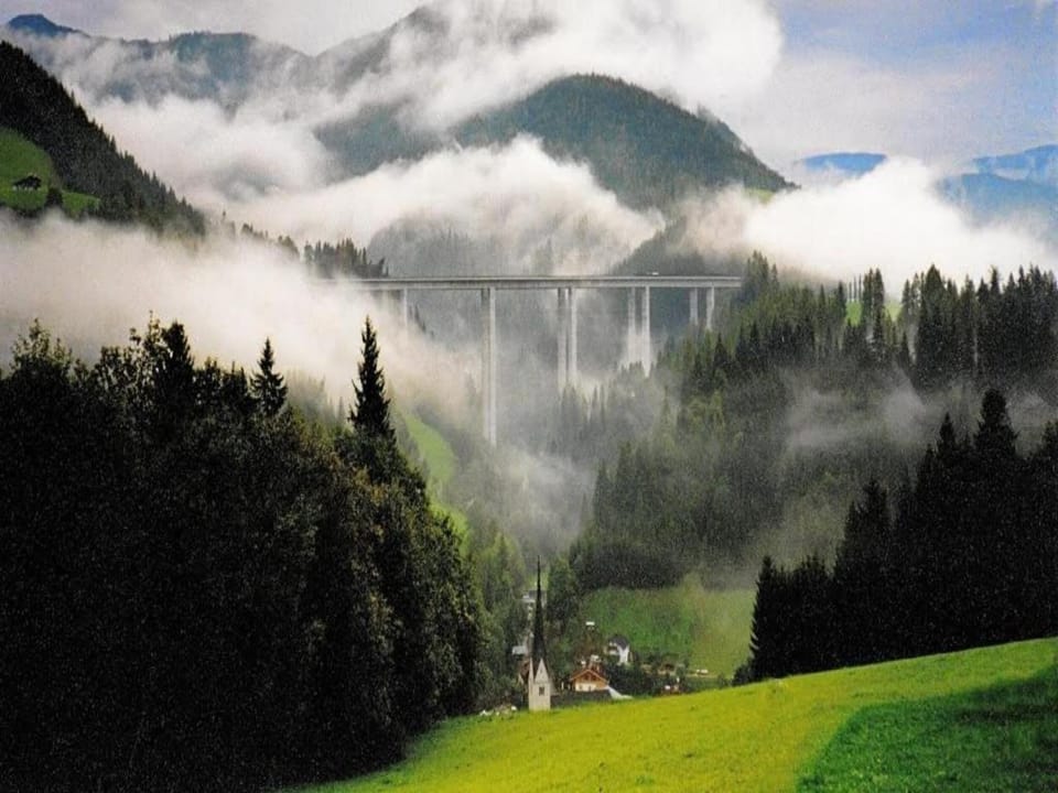 Region [summer] (>5 km)