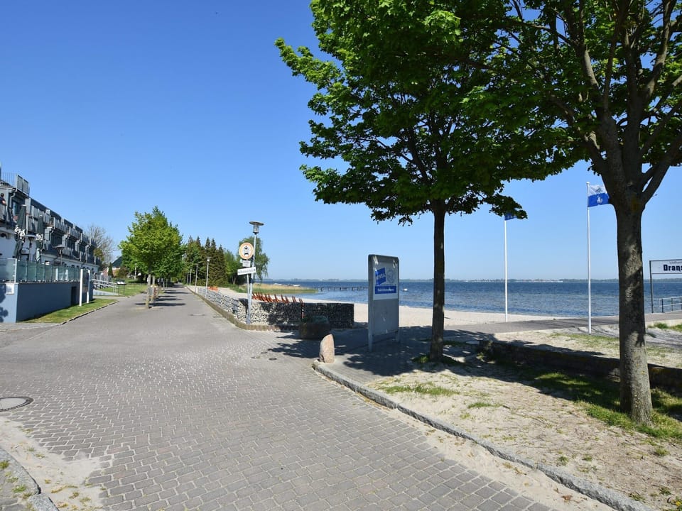 Surroundings [summer] (1-5 km)