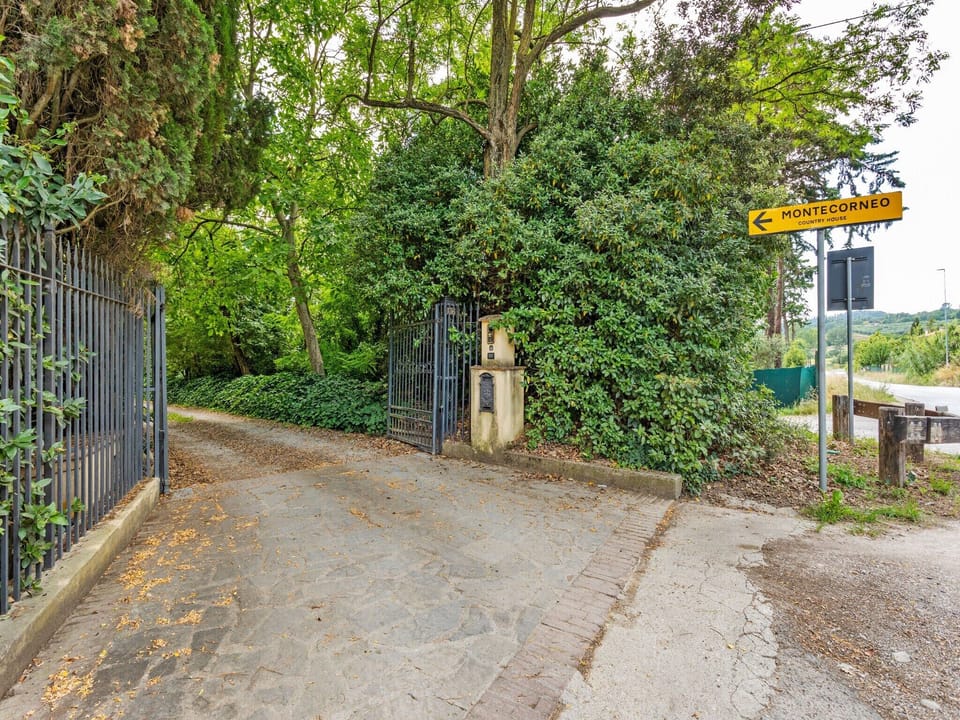 Entrance / Reception