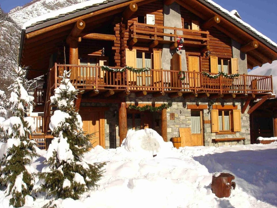 Holiday Home Exterior [winter]