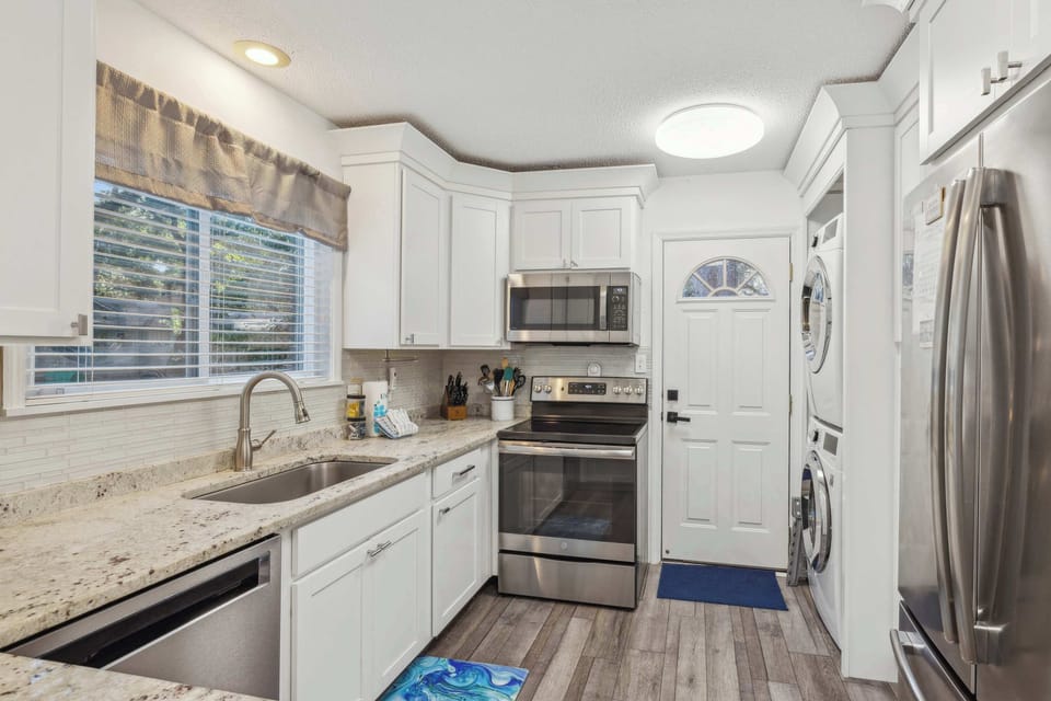 Full kitchen 