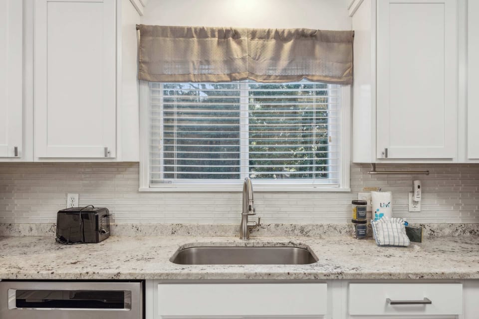 Full kitchen 